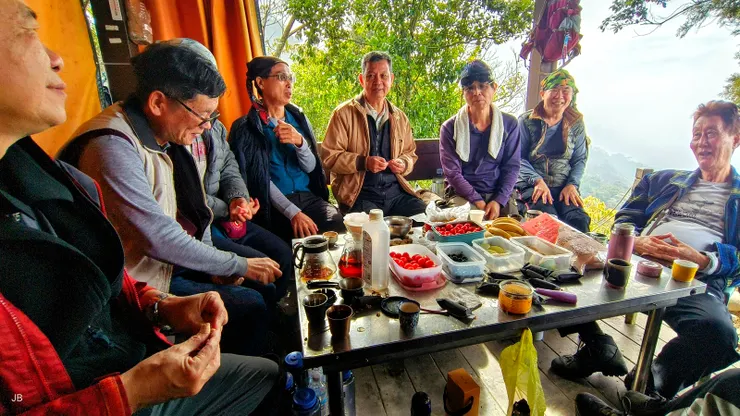 【林間幽徑不往孤寂通向歡聲笑語─高峰亭】