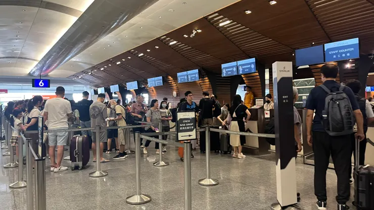 覺得現在機場消化隊伍都滿快的。