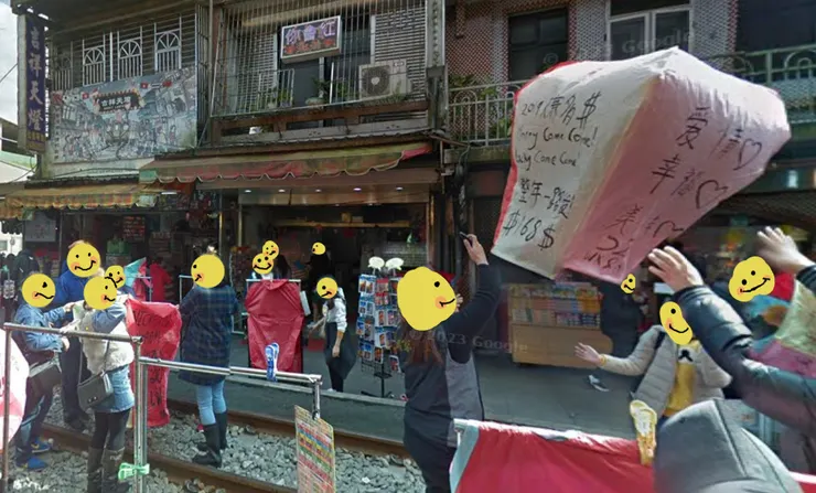 十分老街的「天燈」，google地圖放的是疫情前的照片，但筆者今年造訪，覺得已恢復疫前盛況。所以這張google截圖蠻適合當示意圖的~（Source : Google地圖截圖。）