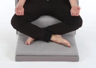 散盤 (或1/4蓮花坐姿勢)