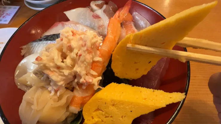 屋台壽司」 (Yataizushi / や台ずし) 海鮮丼