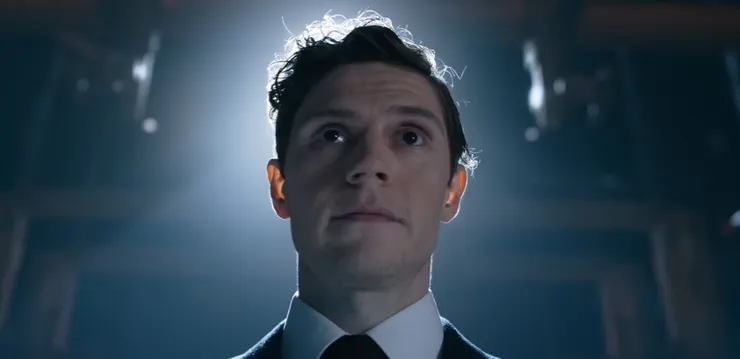 朱利安·迪林傑,阿瑞斯的創造者,以創界製造武器。