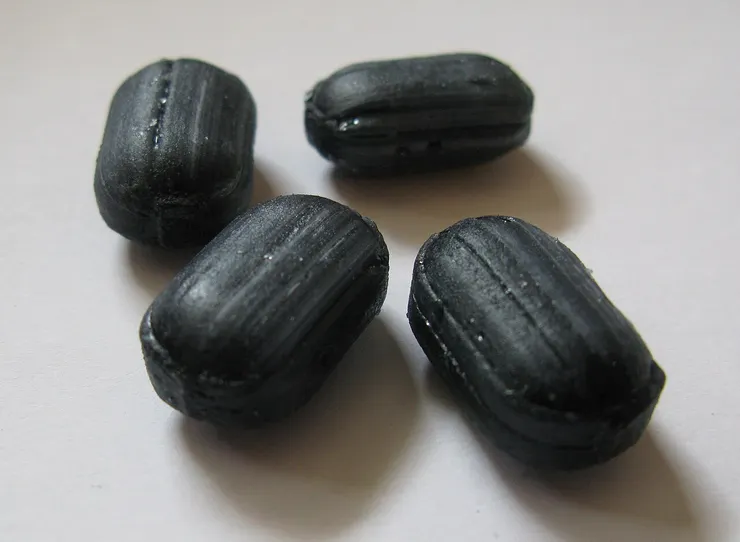 「礦工錠」是一種含有天然植物萃取物(尤加利、薄荷和八角)的糖果。