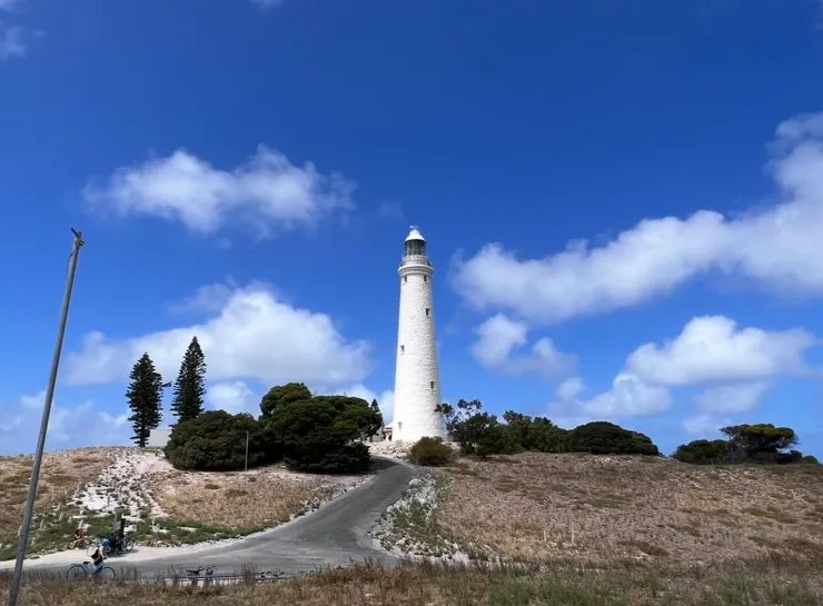 燈塔是全島的最高處