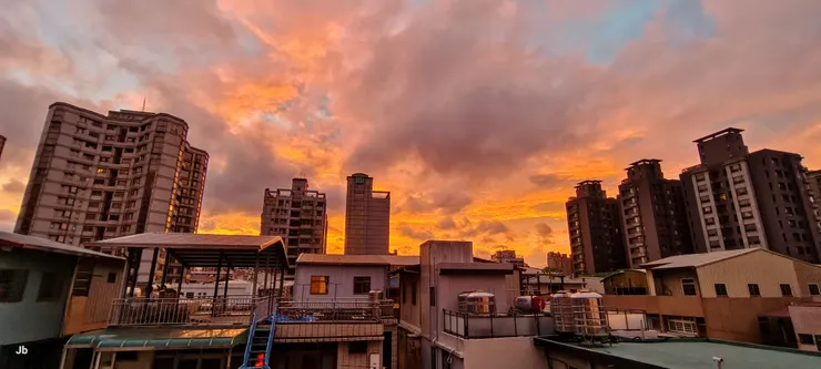 【05：30起床八段錦，喜見日出彩霞。】