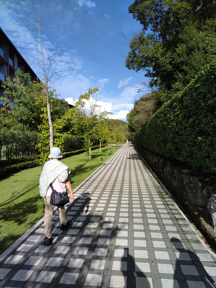 有樂苑旁長長的步道