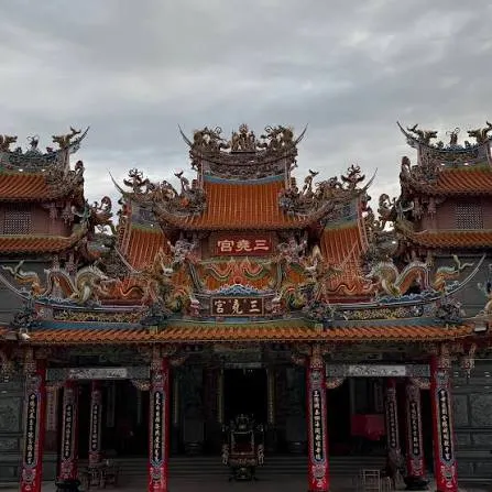 屋脊上交趾陶及剪黏工藝精湛（圖片截圖於網路）