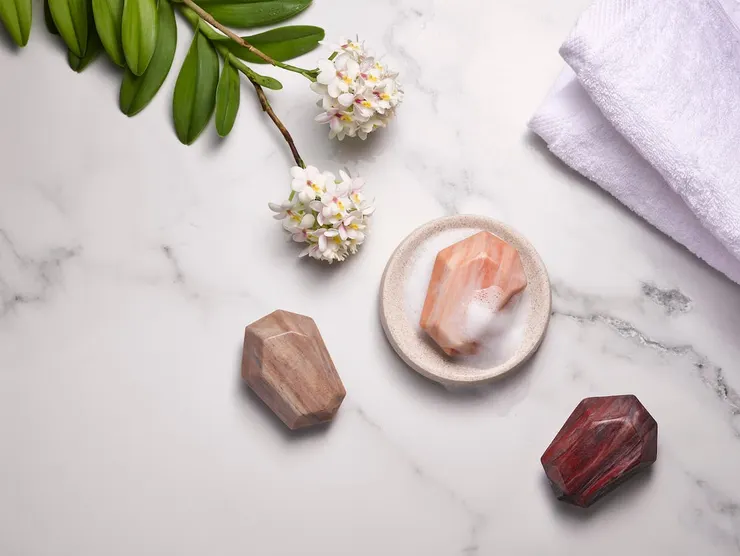 圖說：活力幻顏精華皂，為夏日肌膚帶來清爽和健康。(圖/ 樟之物語)