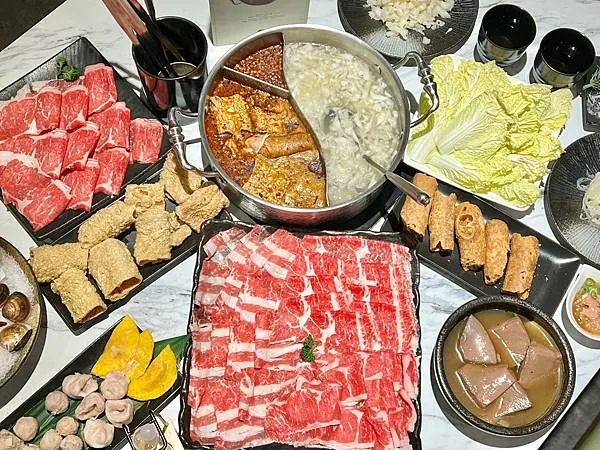 +（內湖火鍋）騰爐酸菜白肉鍋～特製酸菜白肉鍋Ｘ正宗川味麻辣鍋