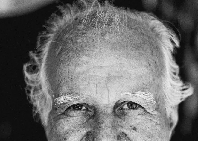 老年人的睡眠會比較少，但仍不該低於９個小時會比較保險