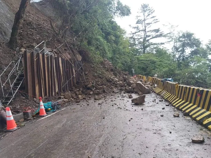 這麼危險的道路 你當然且應該休假