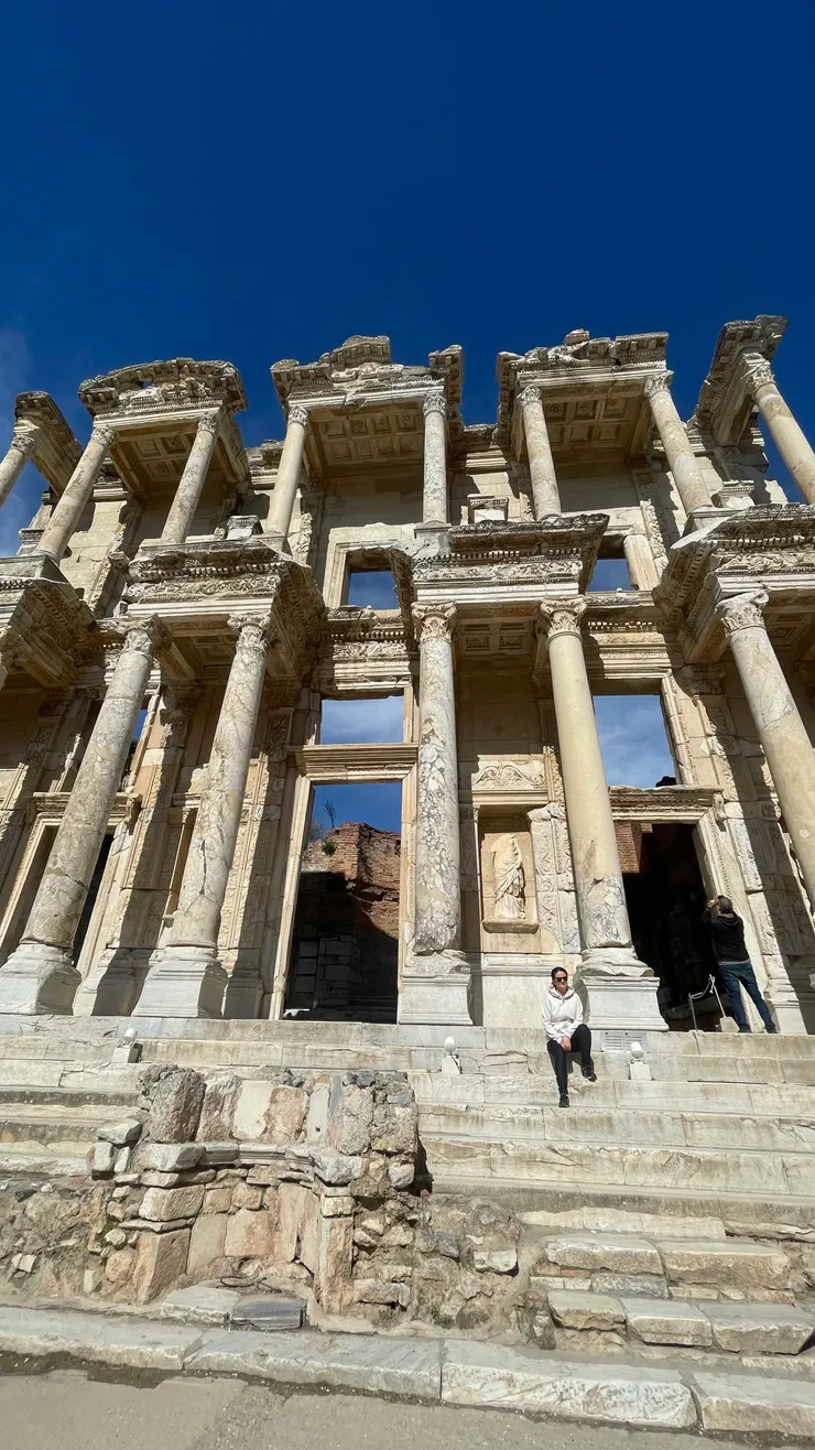 以弗所圖書館 - 沒想到拍得最好看的一張竟然是她的獨照！