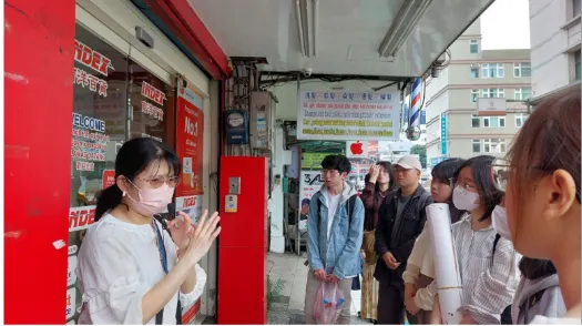 麗珠老師導覽桃園後火車站 圖/服學中心文編團