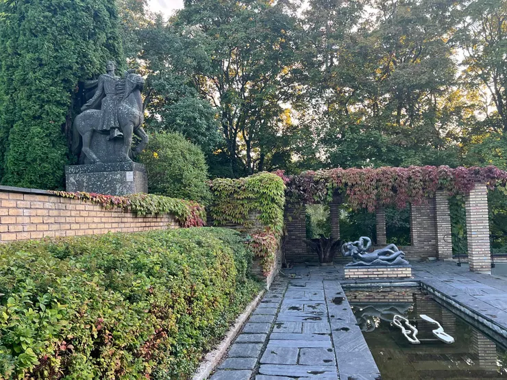 園區雕塑品和植栽