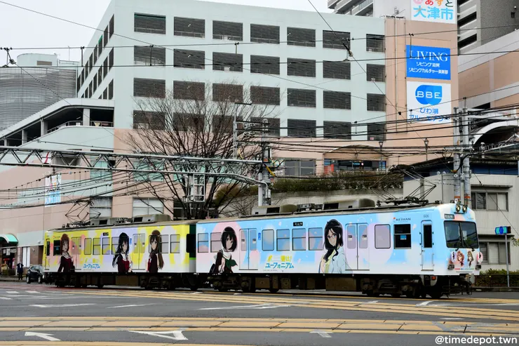 琵琶湖濱大津站前路口設計成軌道與道路併用，光看地上的色塊就可以看出複雜性