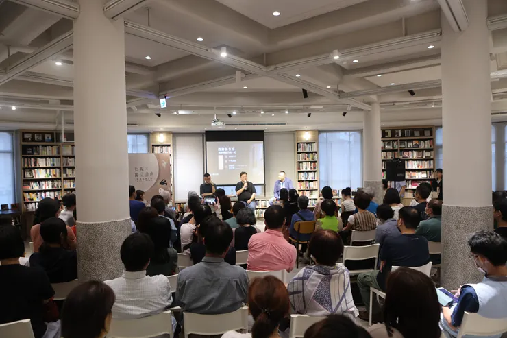 藝術很有事 我和楊德昌的一天,在中央書局。