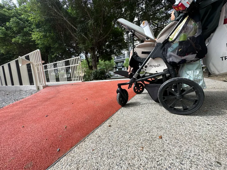 日日與輪子爲舞，我們懂ㄧ點點的落差也很有障礙。