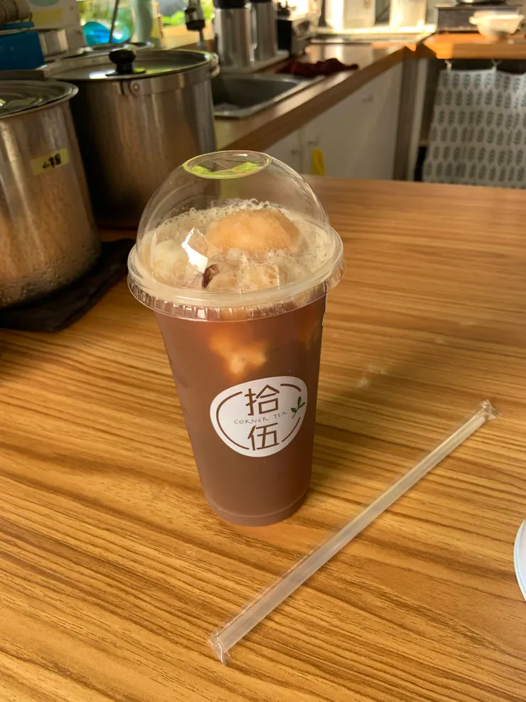 靠近金馬賓館的香蕉清冰紅茶，清涼解渴，返老還童了半晌