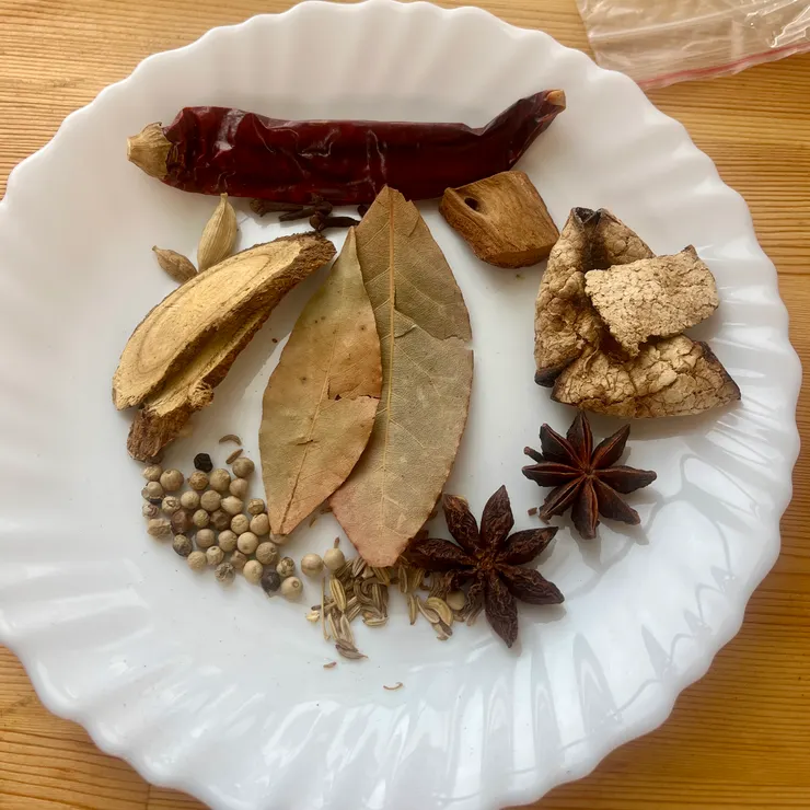 太久沒玩香料了，小荳蒄認了好久；甘草跟黃耆也認了好久。