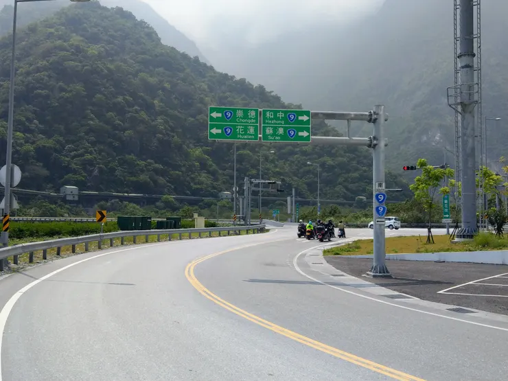 台9線與台9丁的共構路段直到過和仁車站才又分開。