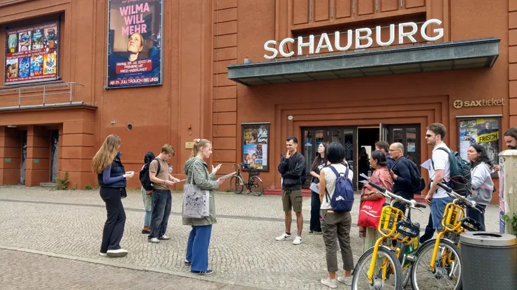 1927年啟用的戲院Schauburg，是德勒斯登最古老的戲院，除了播放電影，還作為脫口秀、講座、詩歌朗讀、音樂會使用