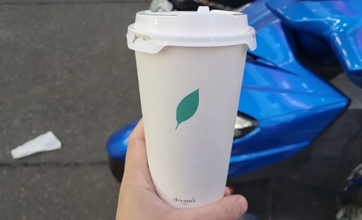 其實跟一般飲料的中杯差不多大小