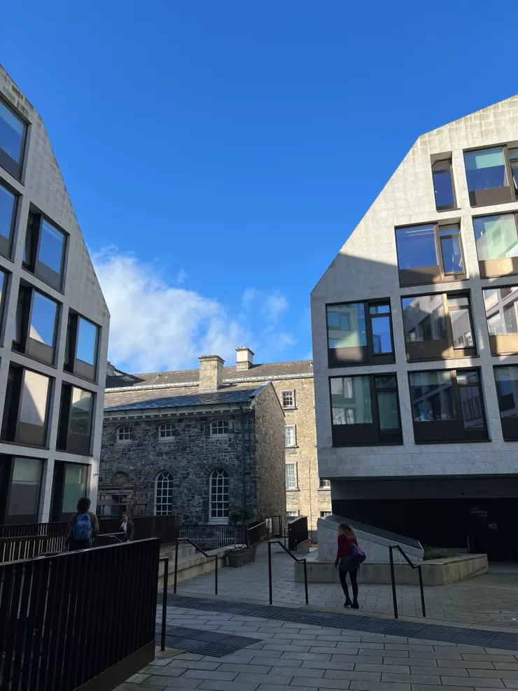 交換期間的 Trinity College Dublin 宿舍 ( Joy 拍攝於The Printing House Square )