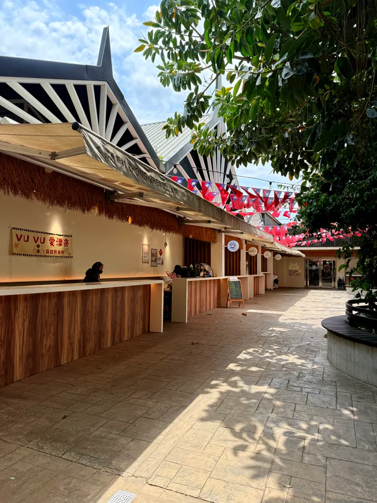 還沒開始營業的市集