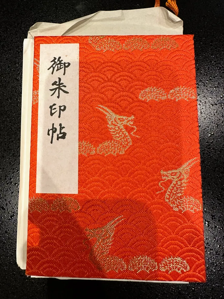 有本龍紋的東京淺草寺的御朱印帖其實滿氣派的