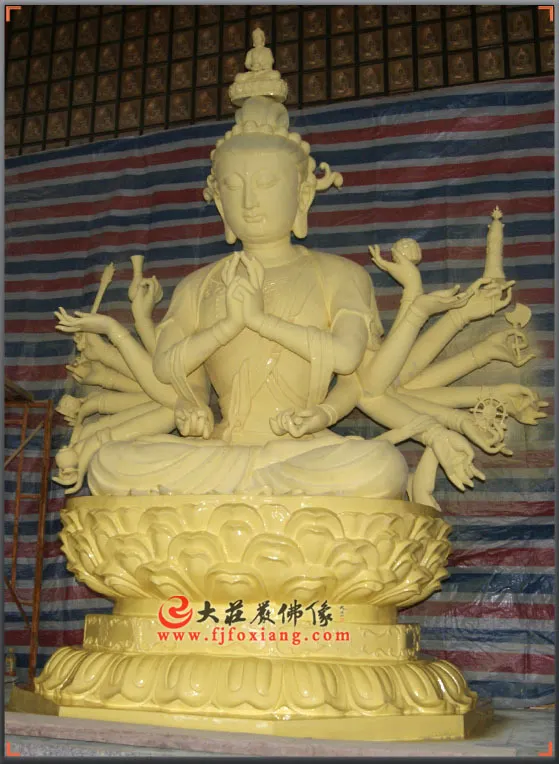 打底之後，待貼金的準提菩薩銅像