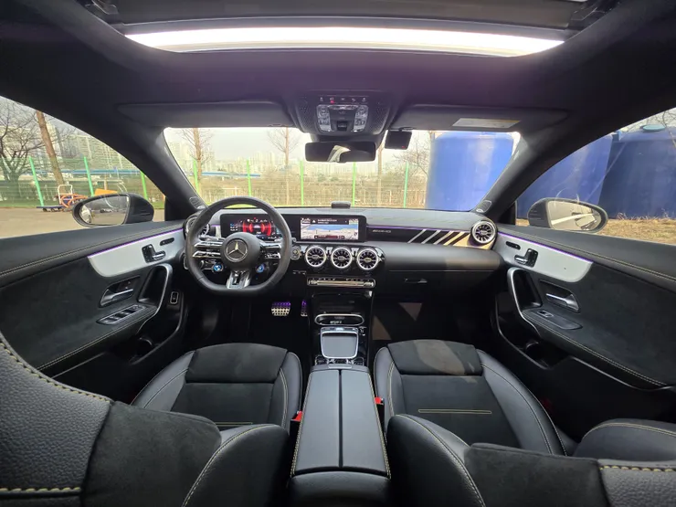 2025年式 Mercedes-AMG CLA45S 黑武士登場！韓規高配外匯車，黑車黑內、AMG蜻蜓方向盤、Burmester柏林之音音響，里程僅27,000km。性能與外型兼具的小鋼砲天花板，現正海運回台，卡位即可交車，想找CLA45S的你不能錯過！