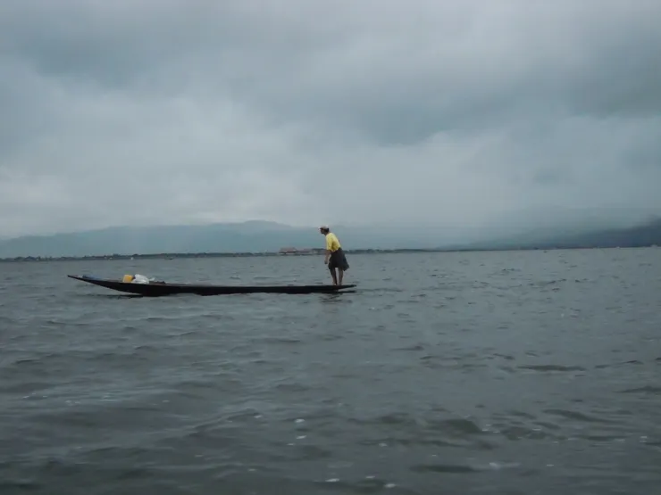單腳划船因達人(一身絕技)