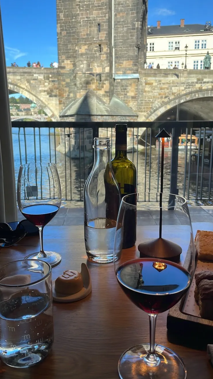 查理大橋旁的Restaurant Mlýnec吃第一餐
