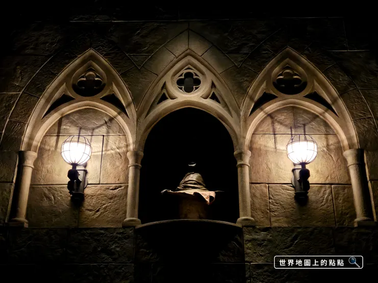 哈利波特園區禁忌之旅，排隊過程經過分類帽