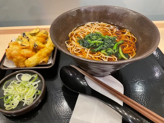 在日本享用的第一餐：暖心拉麵。