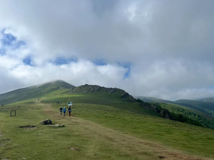 要到山頂了！現在還很開心