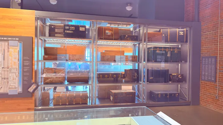 一卡皮箱離鄉背井