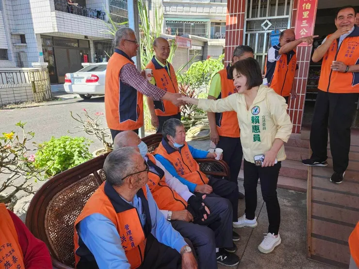 〔圖五〕白河區永安里活動中心揭牌（取自賴惠員 Facebook 粉絲專頁）