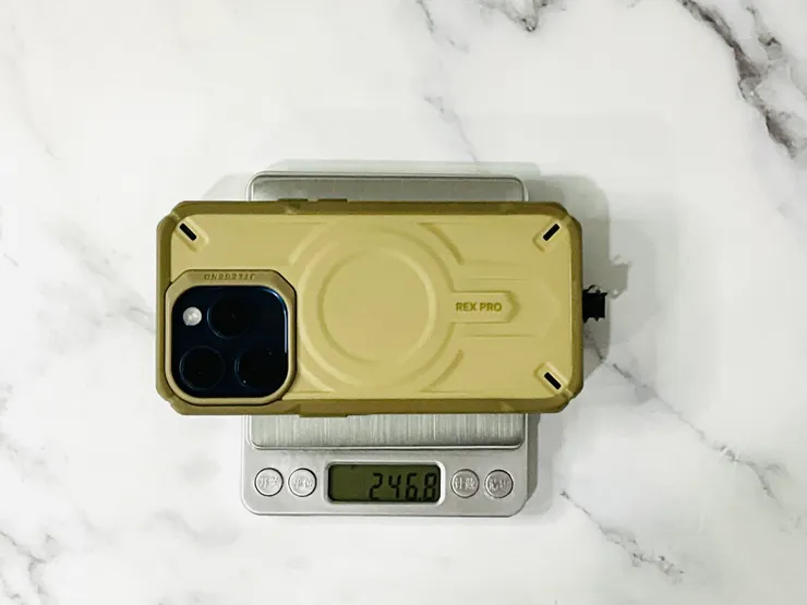 一支iPhone將近250g，比自動傘重，沒有不帶傘出門的理由XD