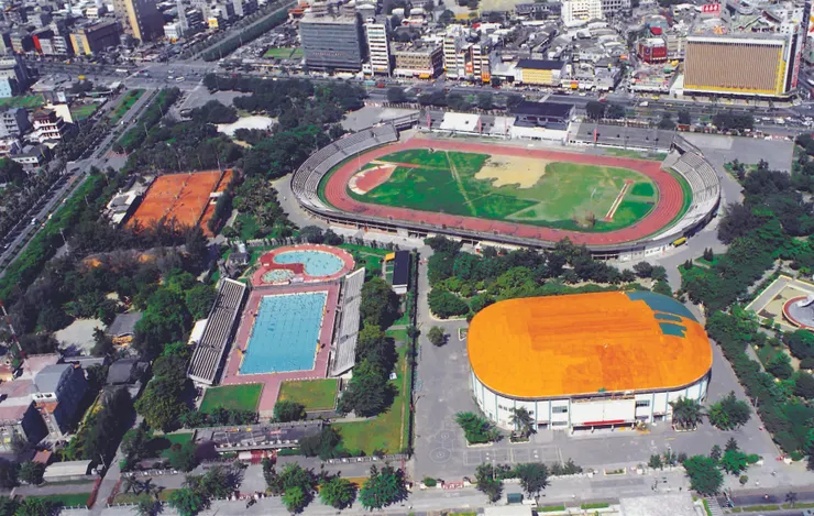 1980年代所見之中央公園的空拍影像（©高雄市立歷史博物館）