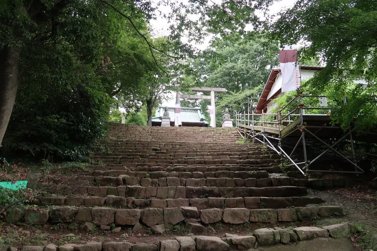 山上還有新田神社。