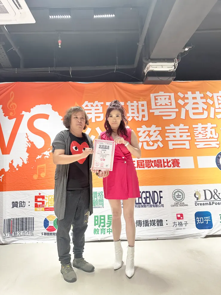 亞軍：劉婷(右)