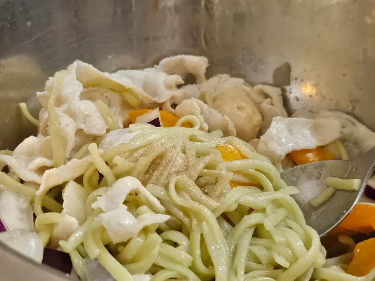 原先要加醬油的，結果沒想到白胡椒就夠了XD