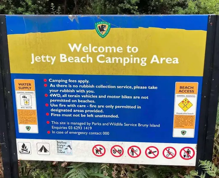 國家公園露營地左下方的帳篷圖示,表示可露營過夜。圖/Google Map