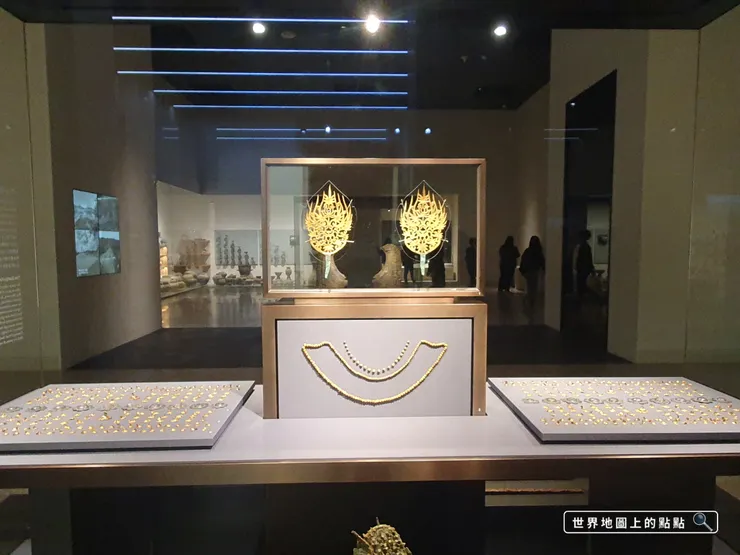 百濟武寧王和王妃的冠飾