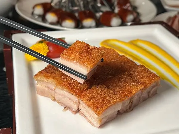 (新莊美食)典華雅聚~窯烤櫻桃鴨二吃、經典粵菜、創意港點樣樣