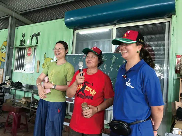 ▲洪箱的先生張木村過世之後，女兒張雅茹和張嘉玲是她的最佳幫手。