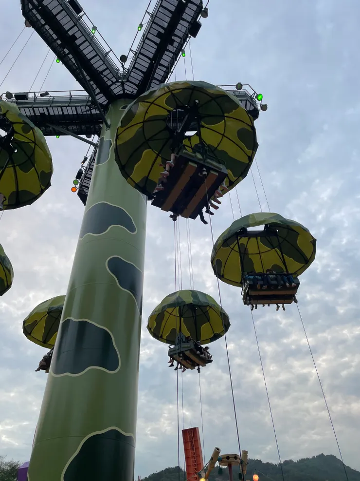 玩具兵團跳降傘~可愛的自由落體遊具。