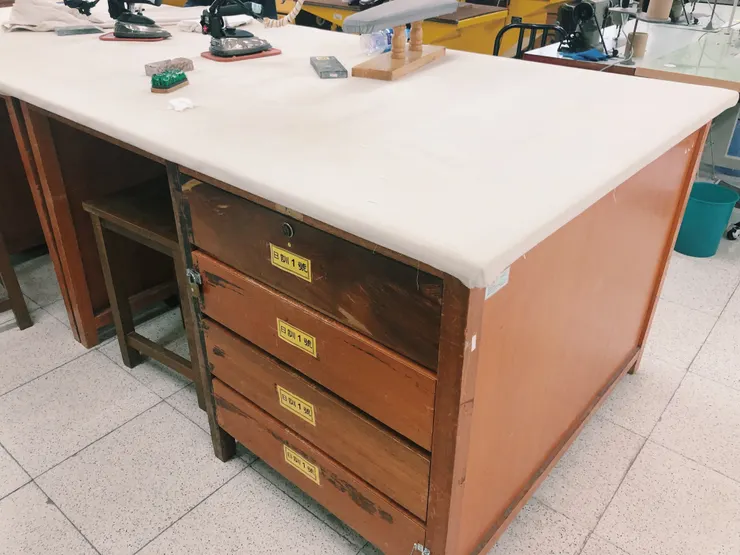 大概是這樣，這時愛上招大燙桌，當時拍這個視角，就是回家也想複製，但抽屜真的不太好用。