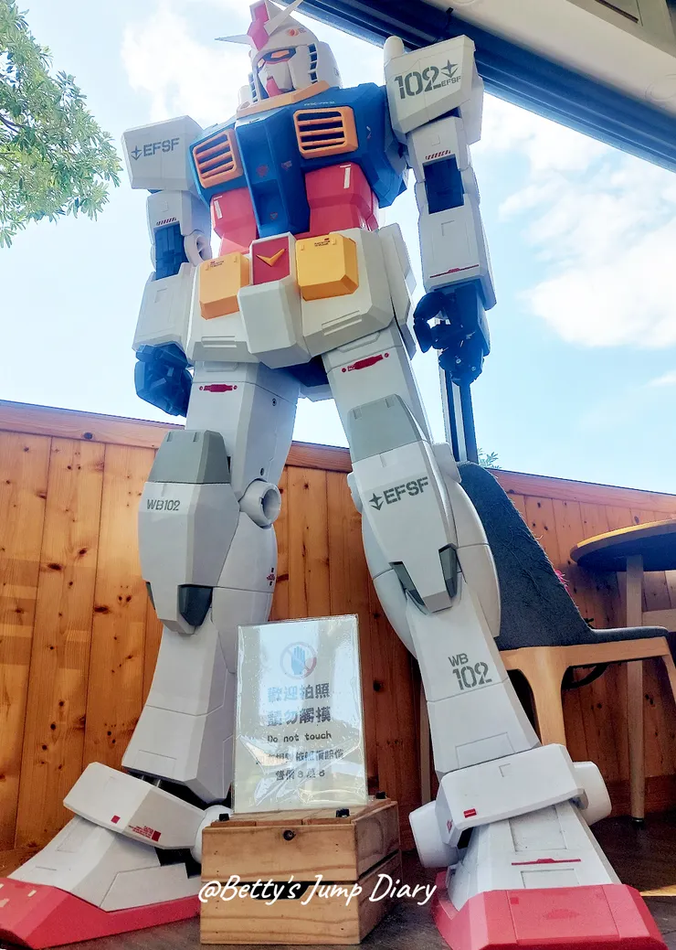 ▲貓角落 CAT Corner-跟人一樣高的鋼彈 /圖片來源：Betty's Jump Diary